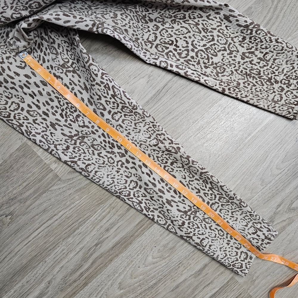 WHITE HOUSE BLACK MARKET The Skinny Crop Jeans Size 4P Beige Brown Animal Print - Picture 8 of 10